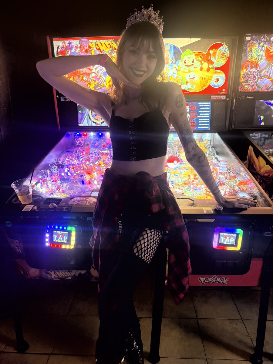 send222jade's tweet photo. queen at playing games (especially mind games) https://t.co/0LHOef2nwN