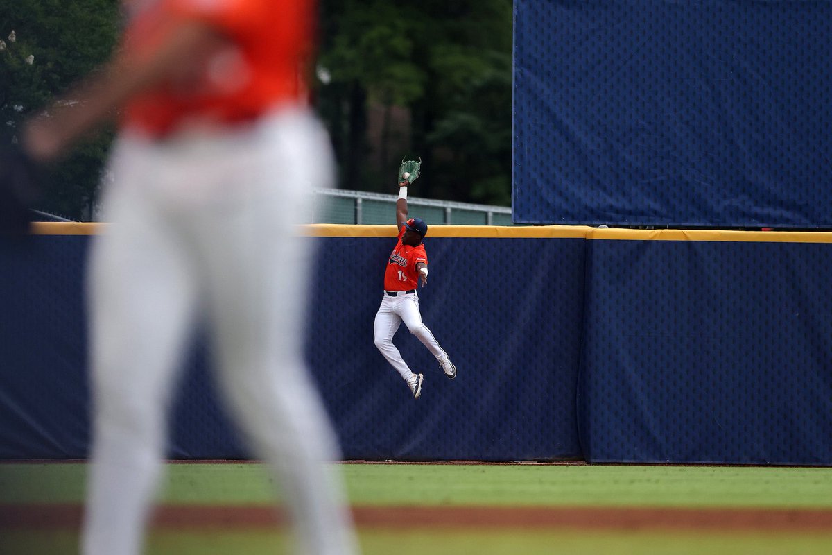 _JHokanson's tweet photo. Superman stuff: A catch and a cape

Fantastic photos from @AuburnBaseball https://t.co/9pl6j8aOKk