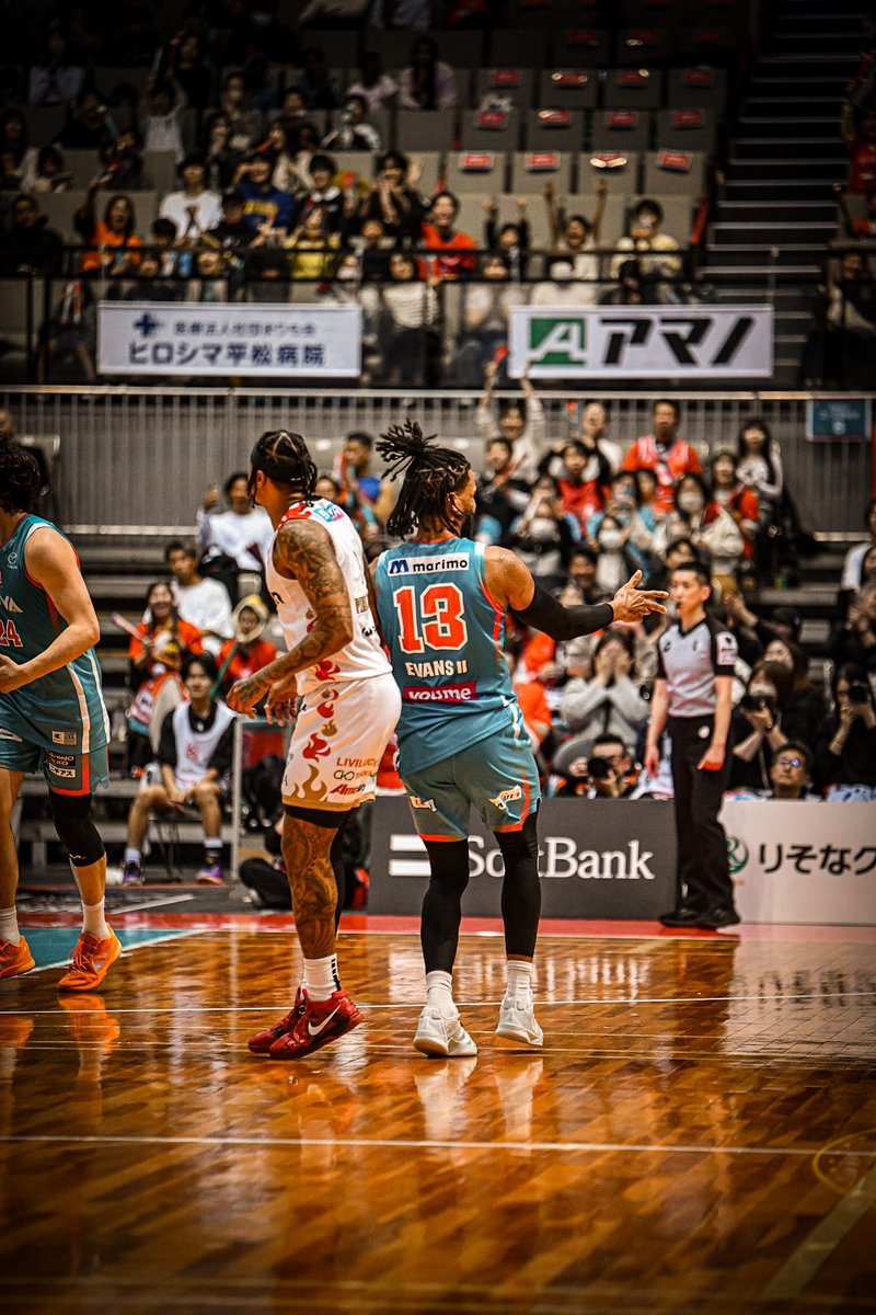 soboteto's tweet photo. #dwayneevans
#広島ドラゴンフライズ
エバンスには珍しく相手ベンチにアピール! https://t.co/kU5UXrQukw
