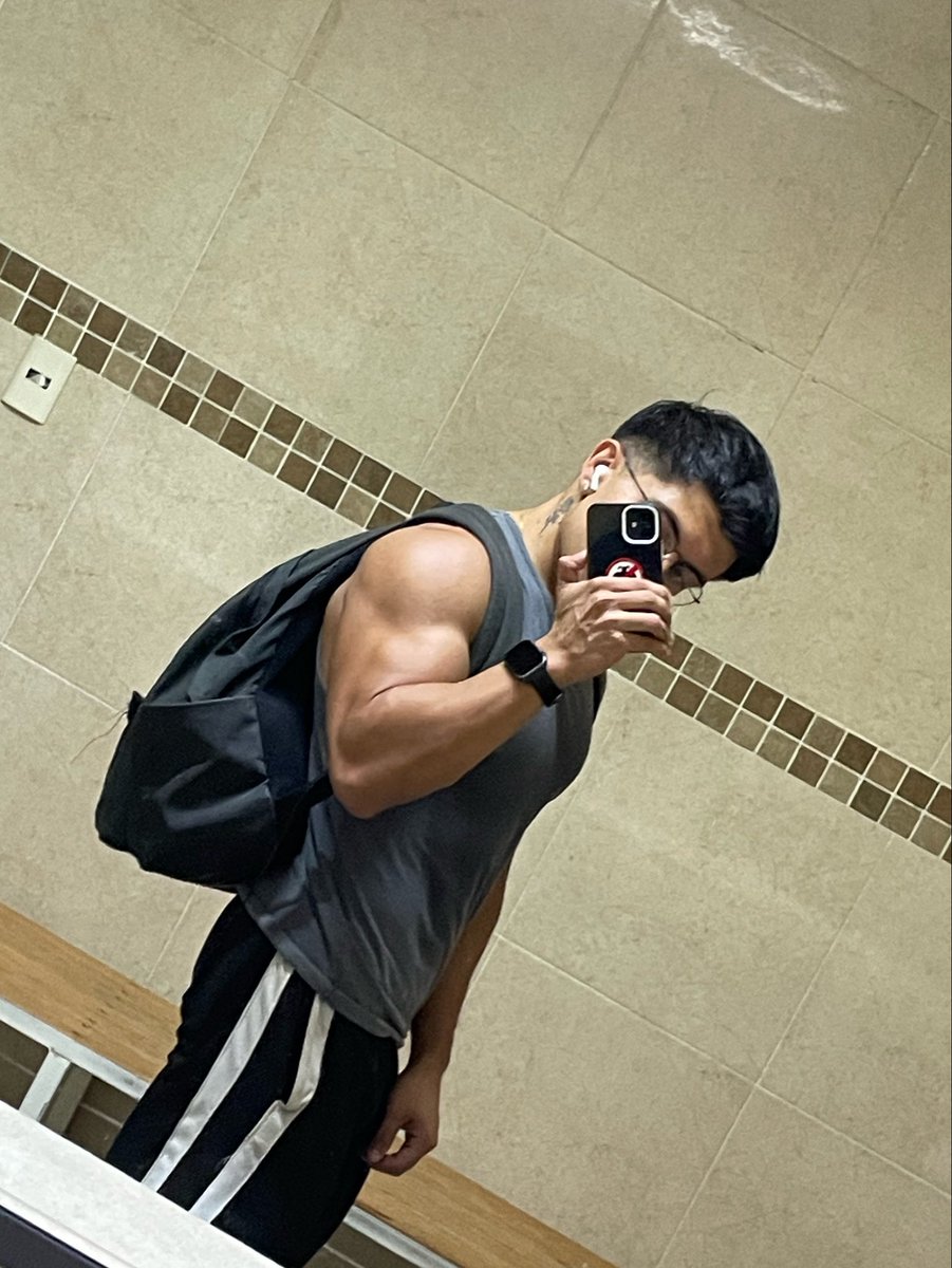 kbuto_3x's tweet photo. 🙈 https://t.co/65PS0MloC9