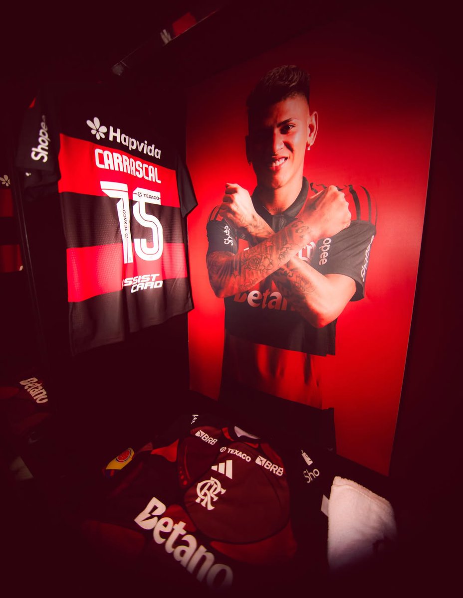 Carrascal15ofc's tweet photo. Chegada do Carrascal ao estádio do Maracanã ❤️🖤📸 https://t.co/5e4UuvSsdt