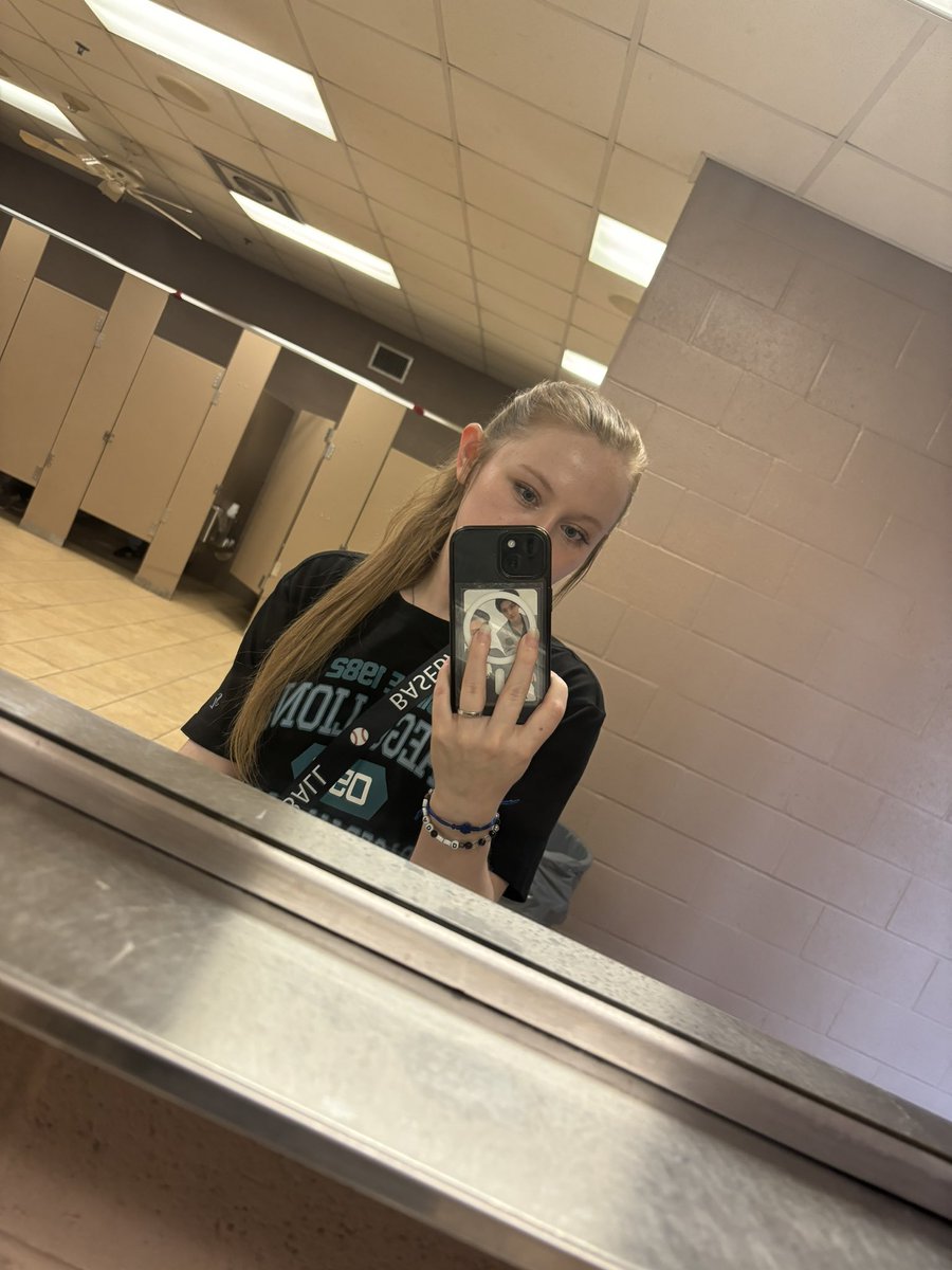 Hannah loves Ilia⛸️😝 tweet media