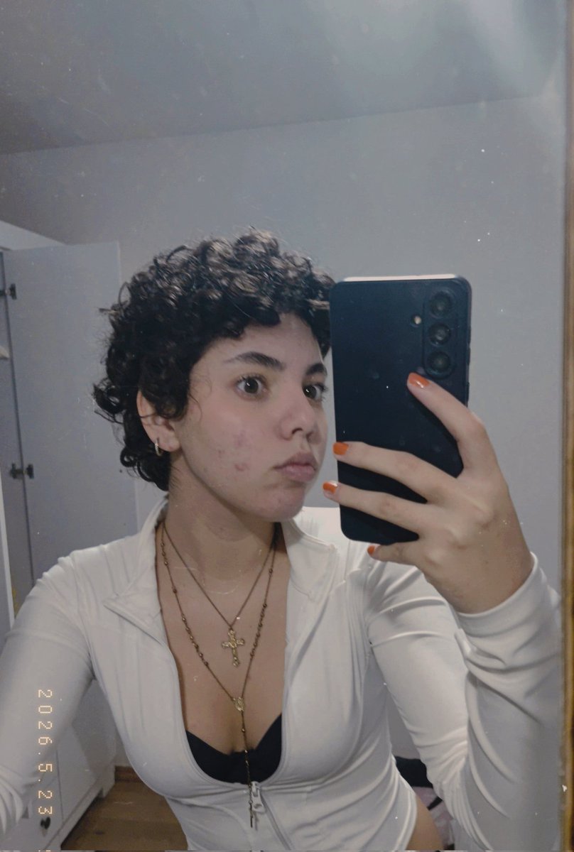 la7dormedorme's tweet photo. Com base nas minhas fotos, qual paquera de EL&amp;A vocês acham que seria apaixonado por mim? https://t.co/rgfEzfXFHQ