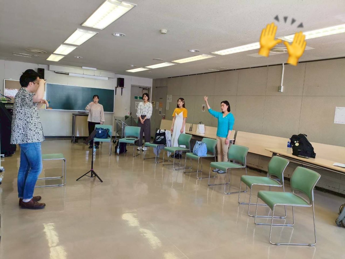shirube_choir's tweet photo. 先日は夜練でした🌙

最近の標は見学者さんにお越しいただき、盛り上がっております✌︎('ω'✌︎ 三 ✌︎'ω')✌︎
バチバチにハモった瞬間も観測💕テンションあがりました( ˘ω˘ )b

しばらく団員練が続いているので、次回のかいちゃん練でびっくりしてもらえるぐらいの上達を目指して頑張ります🥳🥳 https://t.co/JPo6o5QHZy