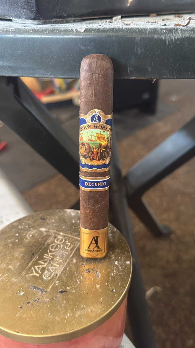 chrisgoe1's tweet photo. Well I wasn't happy with the Padron 7000 Natural so will smoke the AJ Fernandez New World Decenio Robusto now. https://t.co/uPu4ACrnwO