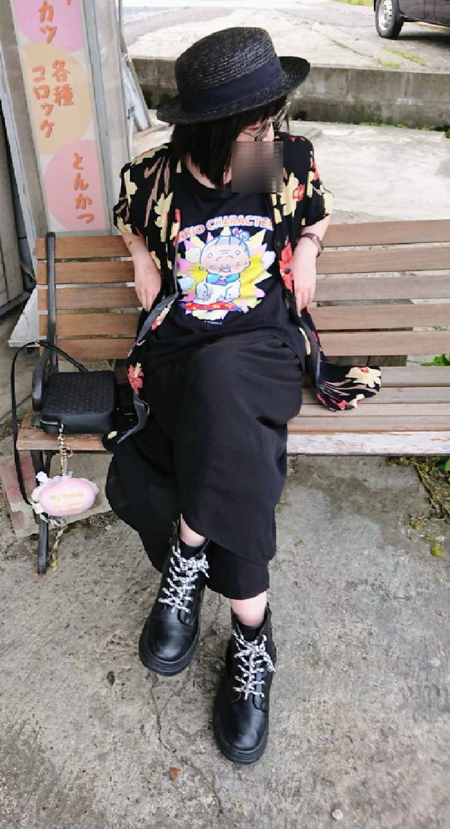 kopperetro's tweet photo. 今日でキャラ大終わりだけどウメ屋雑貨店のグッズ化まだ諦めてないからな🫵
ウメ屋雑貨店のTシャツ着てる人、私以外におるのだろうか https://t.co/UaqFzTRQWj
