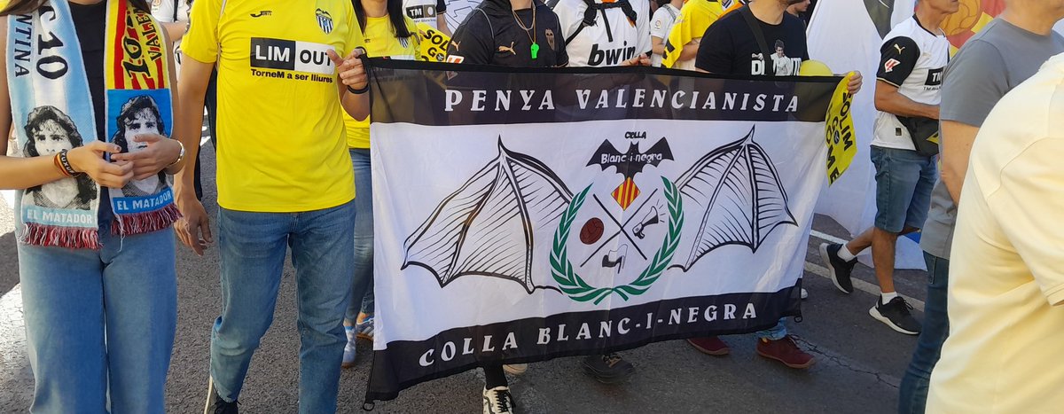 SomCollaBiN's tweet photo. A banda de la victòria hem estat on havíem d'estar. https://t.co/V64kPAoW5a