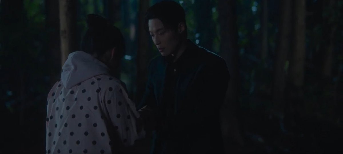 fnoonaa_'s tweet photo. Is it just me or usually in kdrama they don’t hug like that? I mean they do it a little mechanic but in here his face, his hands, his eyes look crazed with worry. 
HEO NAM-JUN’S ACTING LADIES AND GENTS

#MyRoyalNemesis #MyRoyalNemesisep6 https://t.co/nvcsbSGCXV
