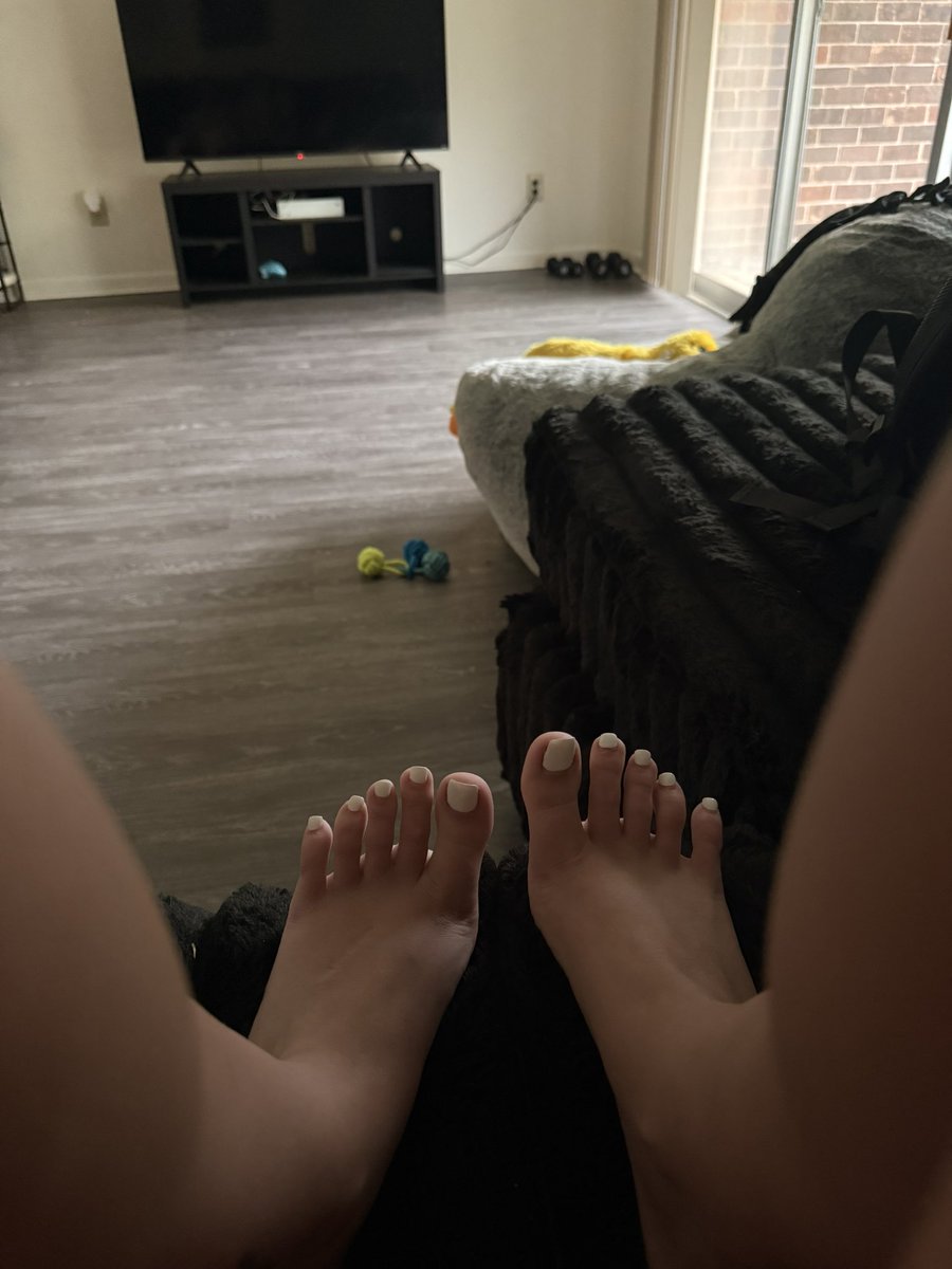 adalynmarsh4's tweet photo. #toes #simp #seriousquestion #whitetoes #french #frenchtoes #fyp #foryou 

Serious question for the boys: should I do pink or French toes? https://t.co/zrpDWLVVYC