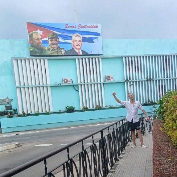 bahamas tweet media