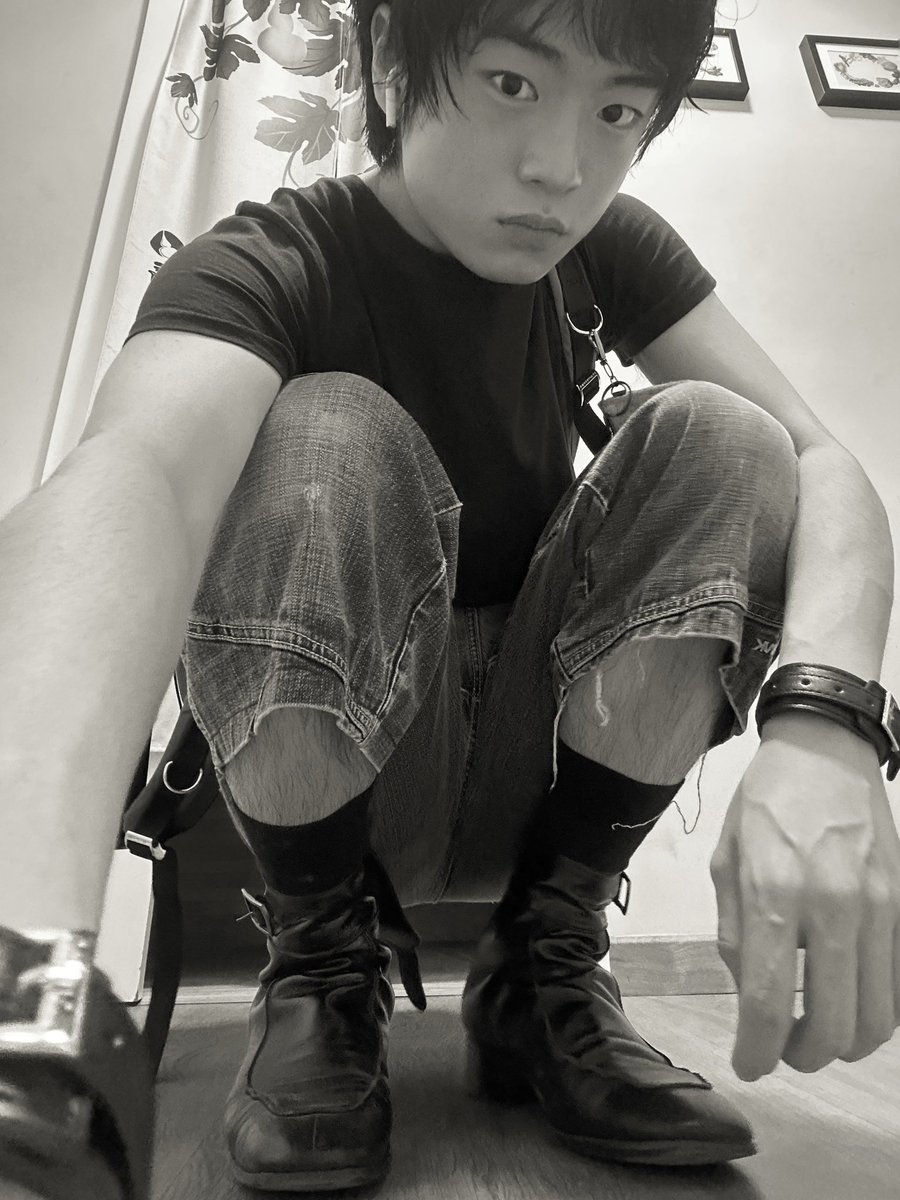 otupbin's tweet photo. trying to show my saint laurent boots like it depends on my life https://t.co/BxGJ2xq6ZD