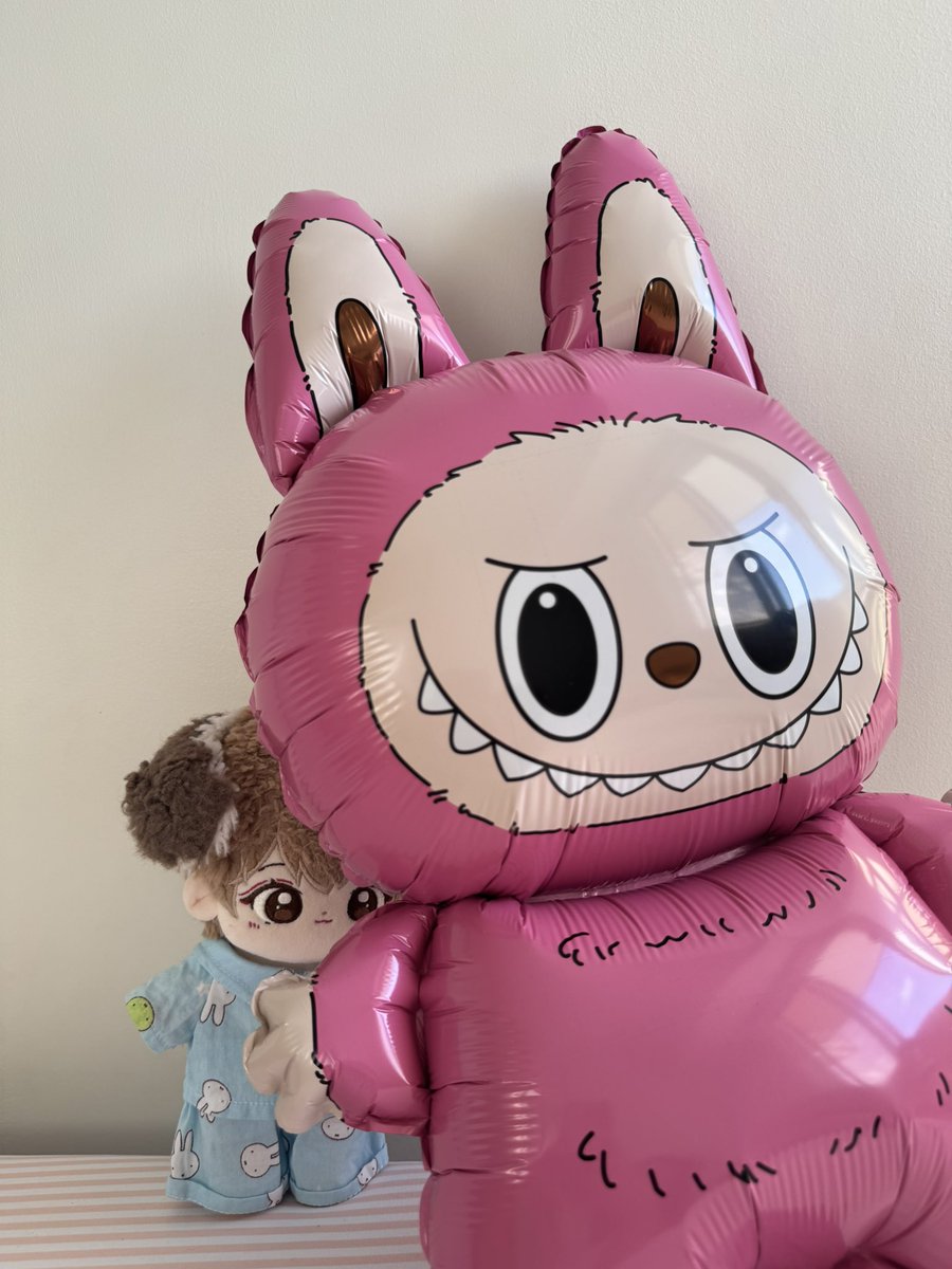 shuadyorable's tweet photo. doll besties meet up q2 @midowafalasoul @httpcaratnim @thinkinboutwonu @cheolliipop @min9yuuu__k 

belated happy bday, joie! hope you liked your labubu from ninang aish and nins 🤣🎈 https://t.co/MRCr9N3hEs