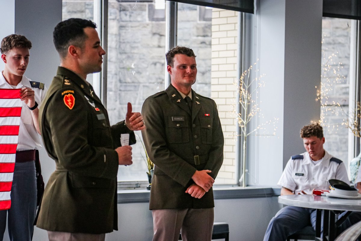 ArmyWP_Baseball's tweet photo. The newest Army Baseball 2LTs have been commissioned!

Thank you to everyone who came to support our firsties as they took the oath to become Army officers! https://t.co/TLj6QtJzZk