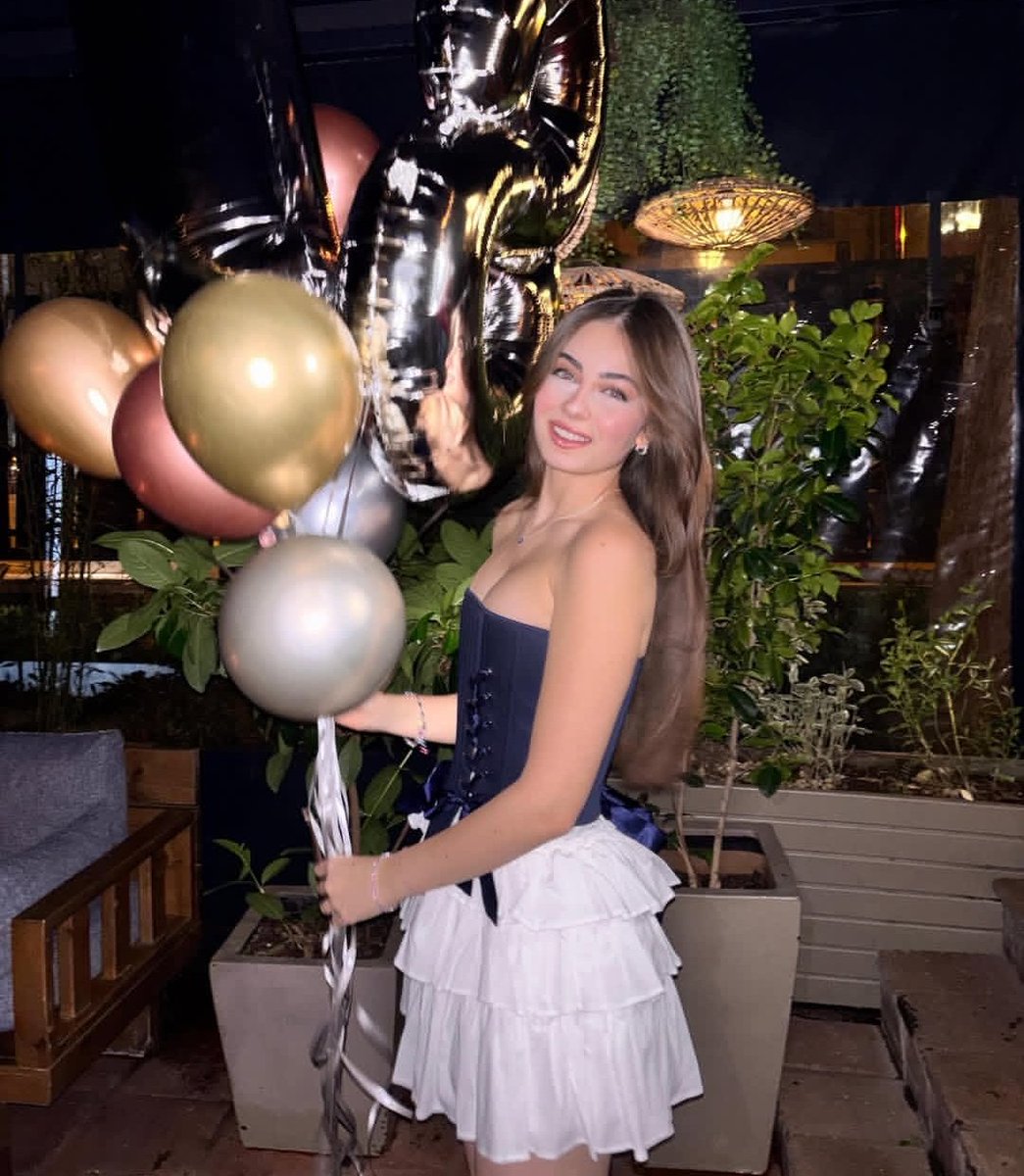 Listeland tweet media