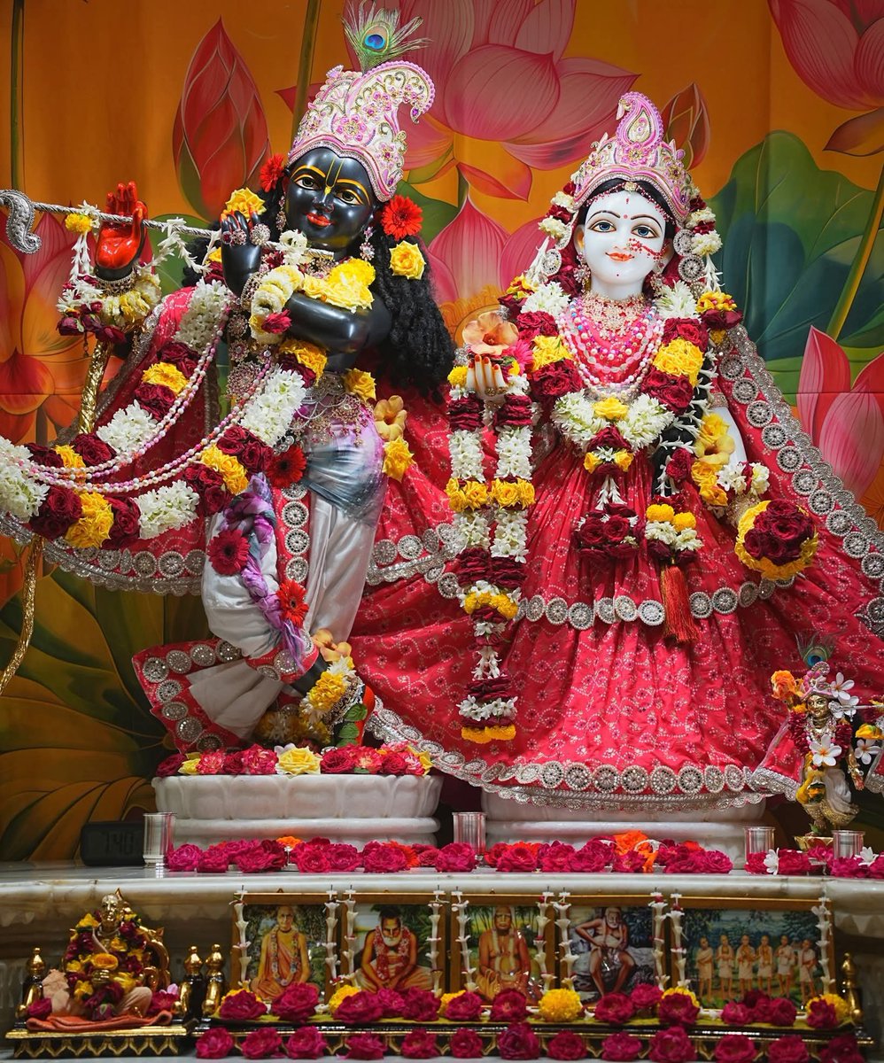 DrMohanYadav51's tweet photo. हरे कृष्ण, हरे कृष्ण, कृष्ण कृष्ण, हरे हरे,
हरे राम, हरे राम, राम राम, हरे हरे।

भोपाल में स्थित इस्कॉन मंदिर में विराजे भगवान श्री राधावल्लभ जी की कृपा समस्त संसार पर बरसे, सबका मंगल और कल्याण हो; यही करबद्ध प्रार्थना है। https://t.co/YezQcw0CY5