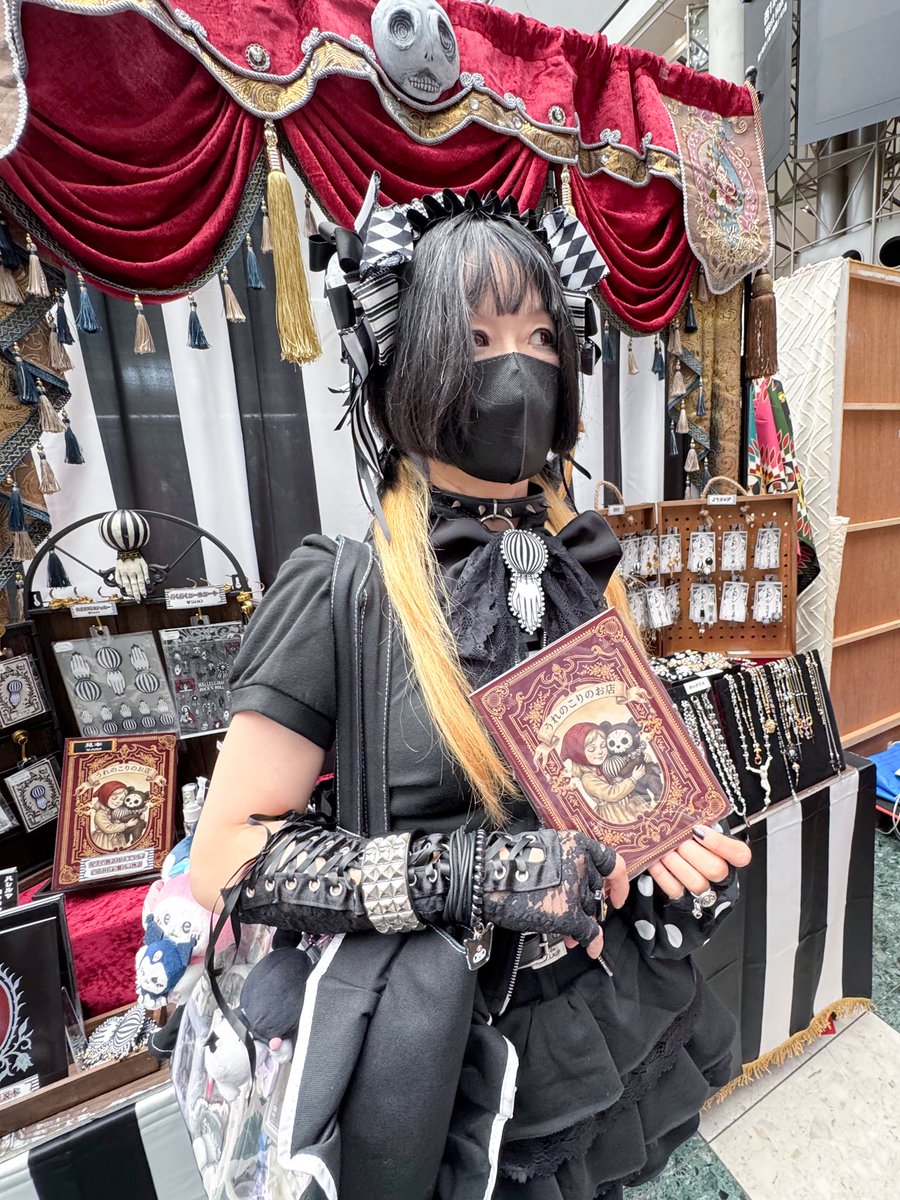 1日目のコーデ凄い可愛かったです！ 絵本とリボンジャボもご購入