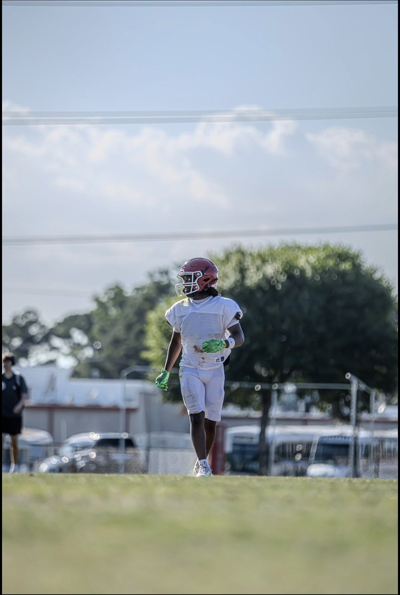 zayvongrant4's tweet photo. Great spring ready for szn @SHSKnightsFB @coachbeckman1 @PrepRedzoneSC https://t.co/RnWKh7txel