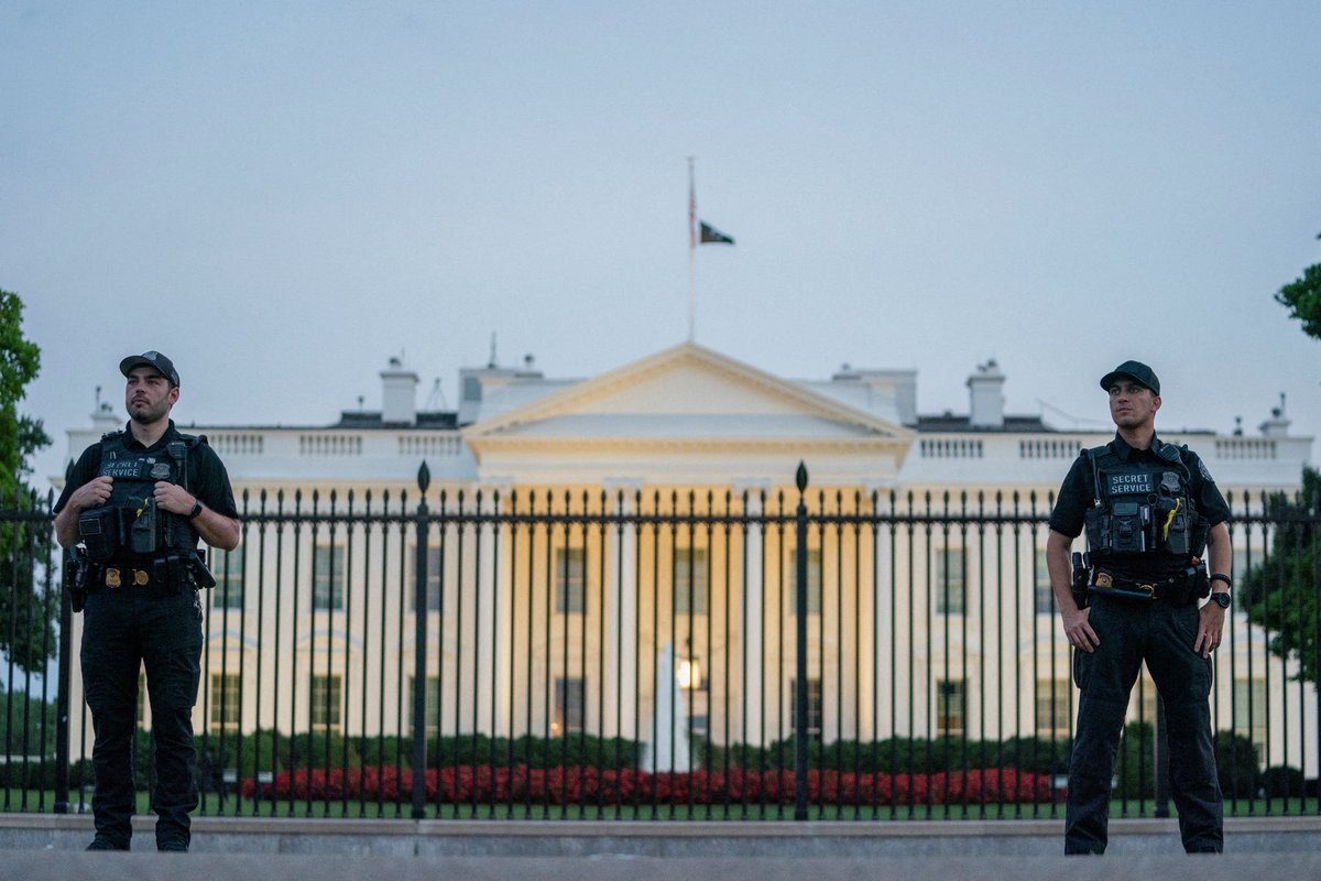 GuntherEagleman's tweet photo. God Bless our Secret Service agents for keeping President Trump and the administration safe. https://t.co/HgDk6BaU9b