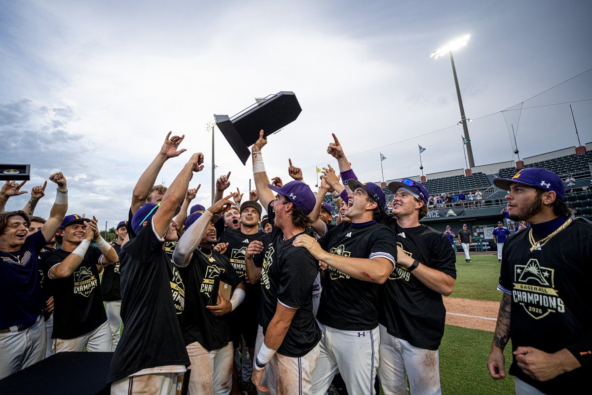 ASUNSports's tweet photo. Finished the job 💍

@BisonBaseball x #ASUNBSB https://t.co/8StHrIDYr2