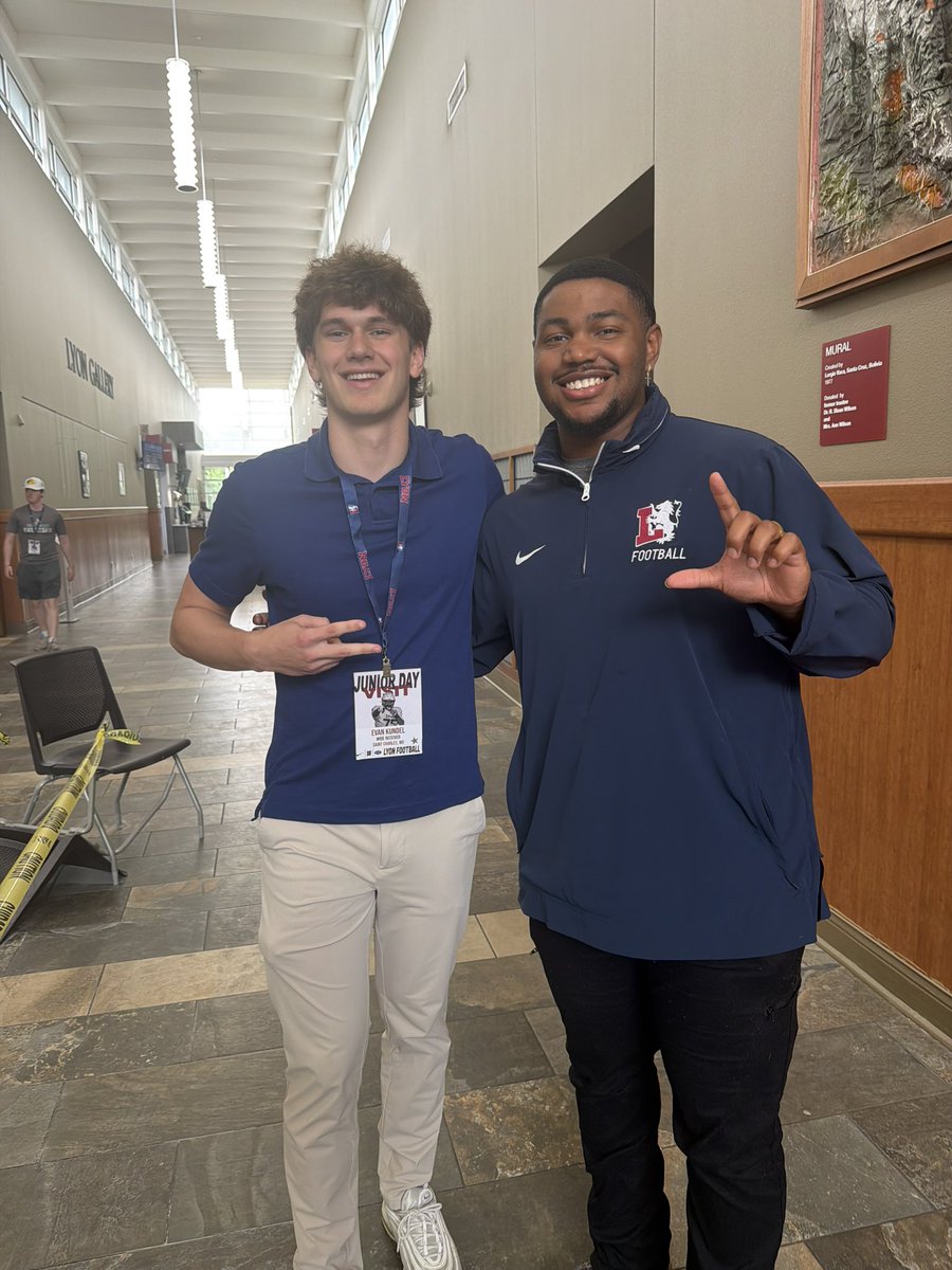 EvanKundel007's tweet photo. Had an awesome time seeing @_Lyon_Football! Thank you @Xavierlong10 for the invite! Pumped to get back on campus

@VincentMorris55 @DHSPioneerFB @Athletics_DHS @coach_atownsend @PrepRedzoneMO @JPRockMO @6starfootballMO @LyonHBC https://t.co/D3Y8JXHAz7