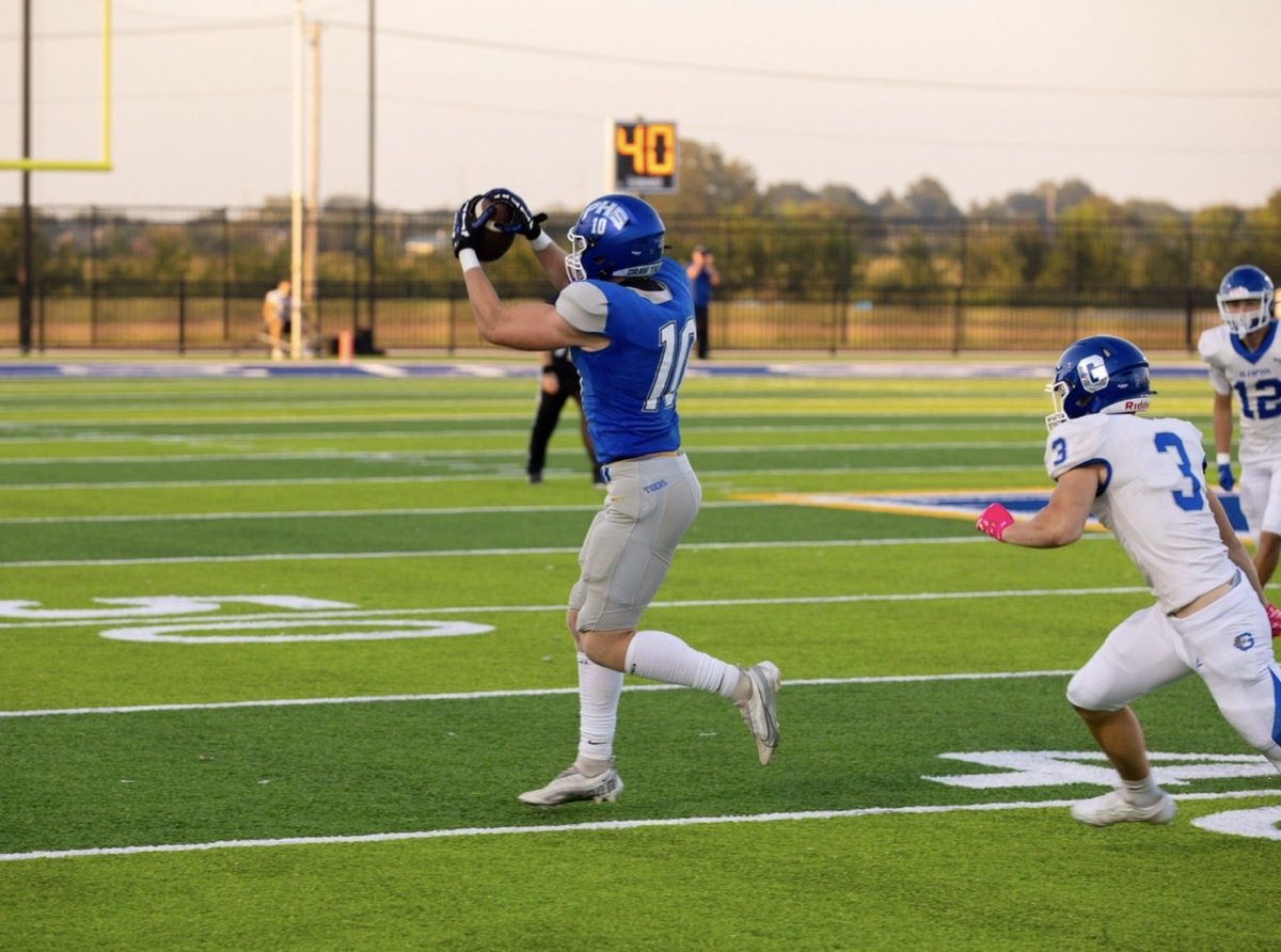 JacksonPar29063's tweet photo. 2025-2026 recap:
11-1 Overall
District Champions
809 Receiving Yards
10 TDs
30 Receptions

6’2” | 215 lbs | WR | C/O 2027
4.5 40
3.4 GPA

Powerlifting State Qualifier: 2nd Place- 220
520 Squat
565 Deadlift
280 Bench https://t.co/FFwiZxEXAv