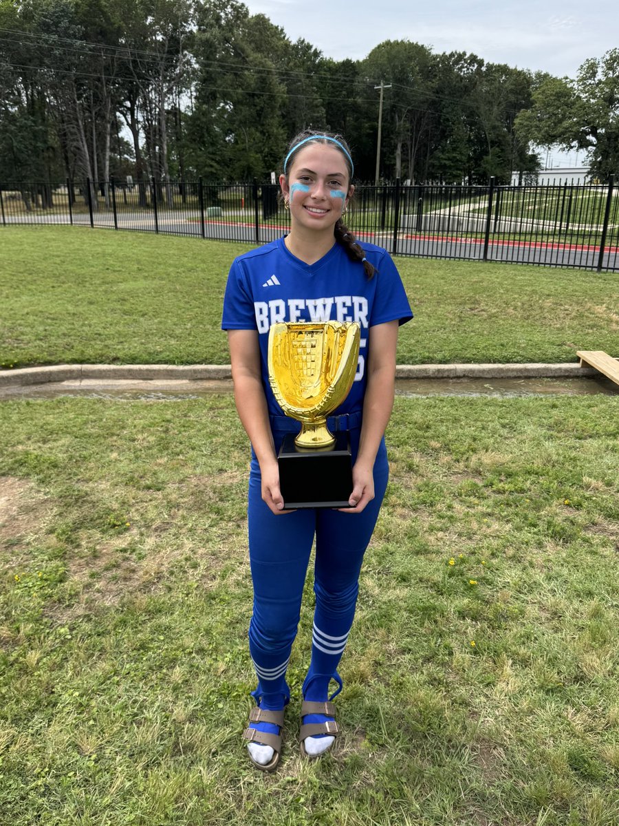 EllaWinn2029's tweet photo. STATE BOUND 🐻💙🤩 We did it. My freshman year has been an incredible ride. Can't wait to take the field in Austin with this group of friends. Most of us grew up playing little league together. To be here with them is a dream come true. ⭐️Grateful🤗
@BrewerSoftball @BombersGoldNat @Gosset41 @TexHSSoftball @ExtraInningSB