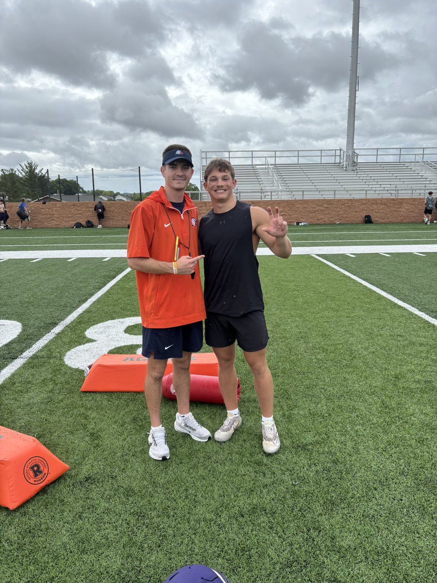 VinceBryant_21's tweet photo. Enjoyed the learning experience @cnfootball Thank you  @CoachDShreve @Coach_Almond @CoachBell_08 Awesome atmosphere 
#TalonsUp #Brotherhood #CNFootball https://t.co/V1Cuz9dav5