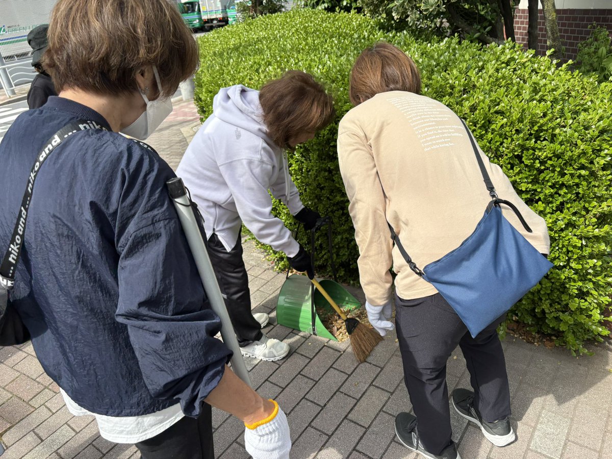 sengoku23's tweet photo. 町内一斉清掃っ！

#川南公園 https://t.co/Oia7VyRA1j