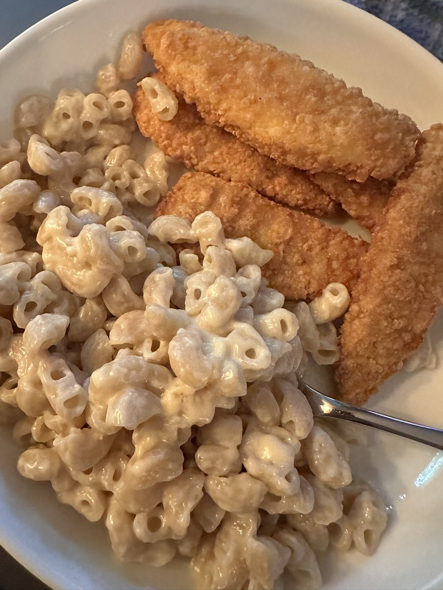 fisherco's tweet photo. Don’t want to make leftovers since we are leaving soon, so we have boxed mac and cheese and frozen chicken tenders 😂 https://t.co/dUeUIXsYPa