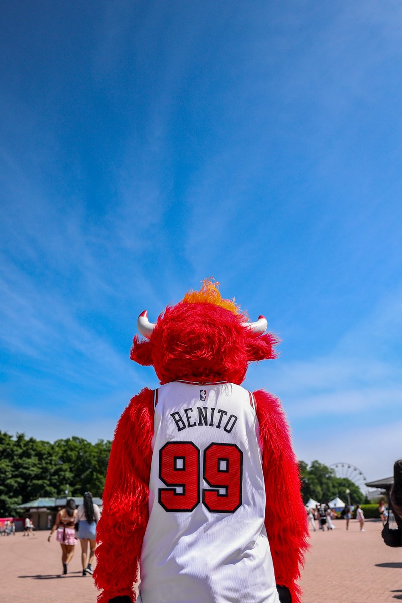 bennythebull's tweet photo. Call me Benito at @SuenosFestival ☁️ https://t.co/F9YbyZoV7S