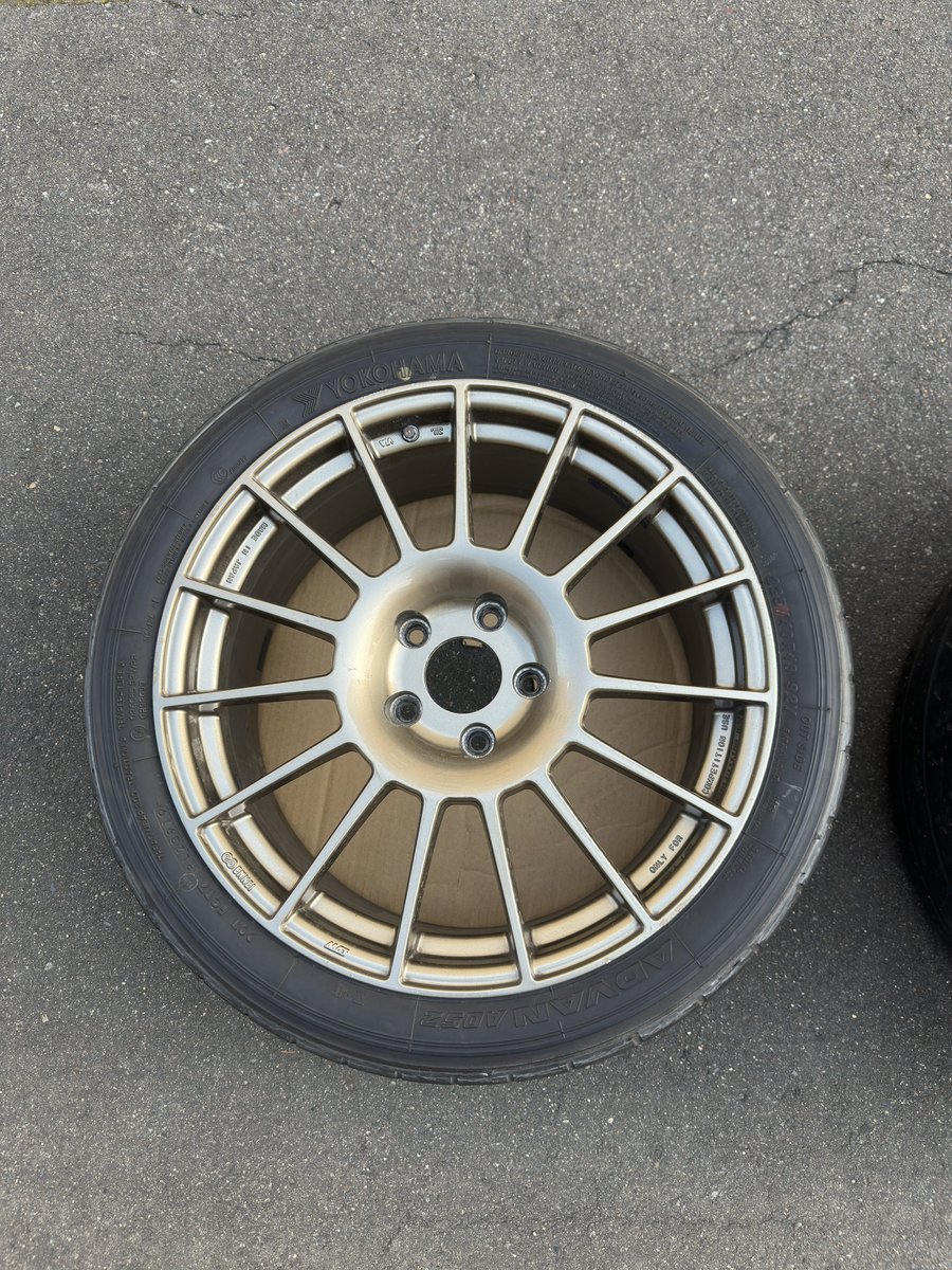 ENKEI RC-T4 18インチ 8J+45 ADVAN A052 225/40 バリ目 送別5万