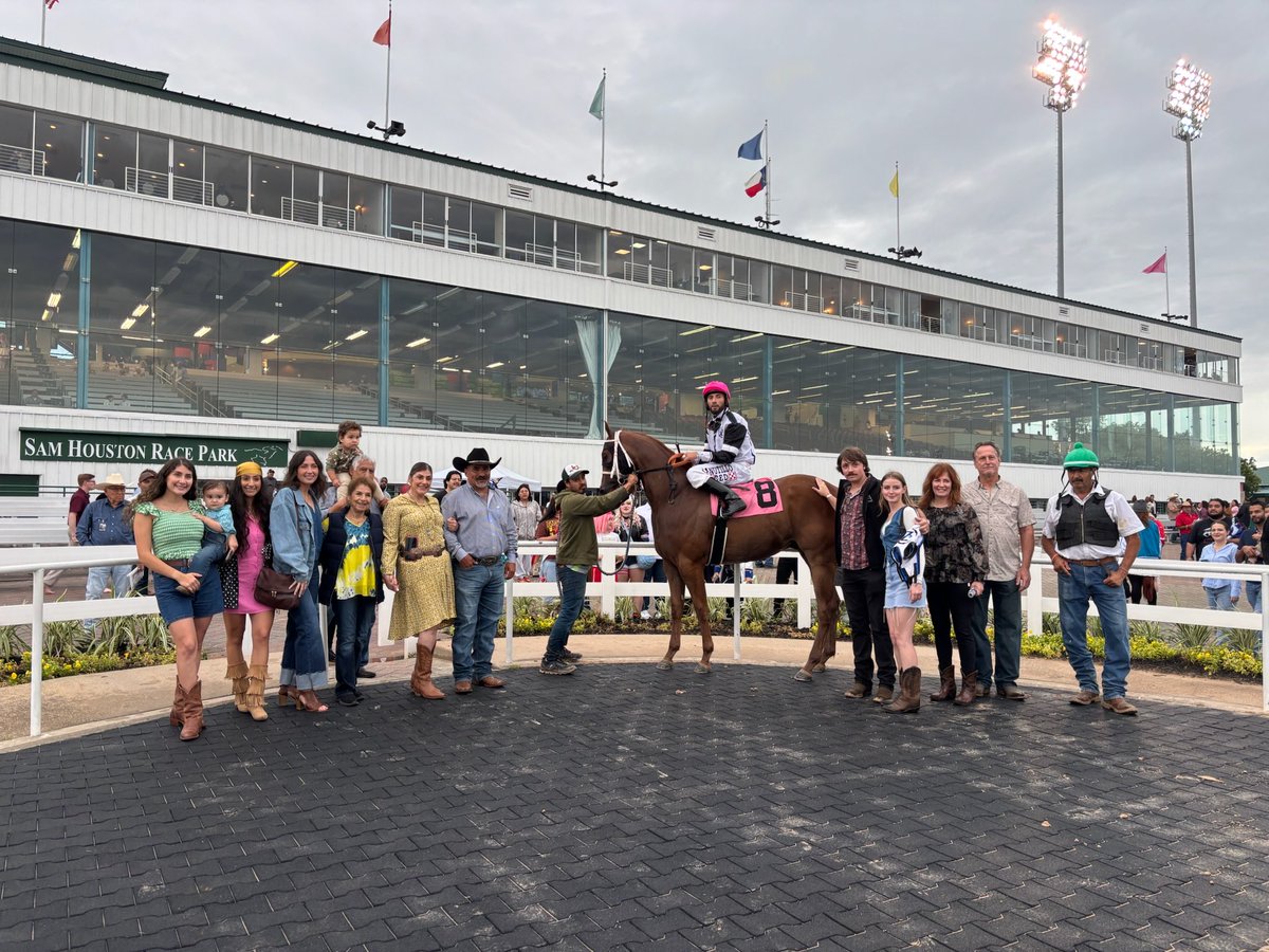 SHRP's tweet photo. The first trial race of the night goes to Eagle On The Prey! https://t.co/FKCT5kGvbR