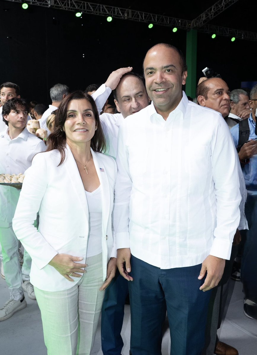 nopierdo's tweet photo. Cuando una foto transmite seguridad, liderazgo y visión, queda claro quién tiene un futuro prominente y quién nació para dejar huellas. Hay personas que poseen una proyección natural hacia el éxito, el respeto y el reconocimiento público, como la que refleja @spereyrarojas https://t.co/K3yJim0Y89
