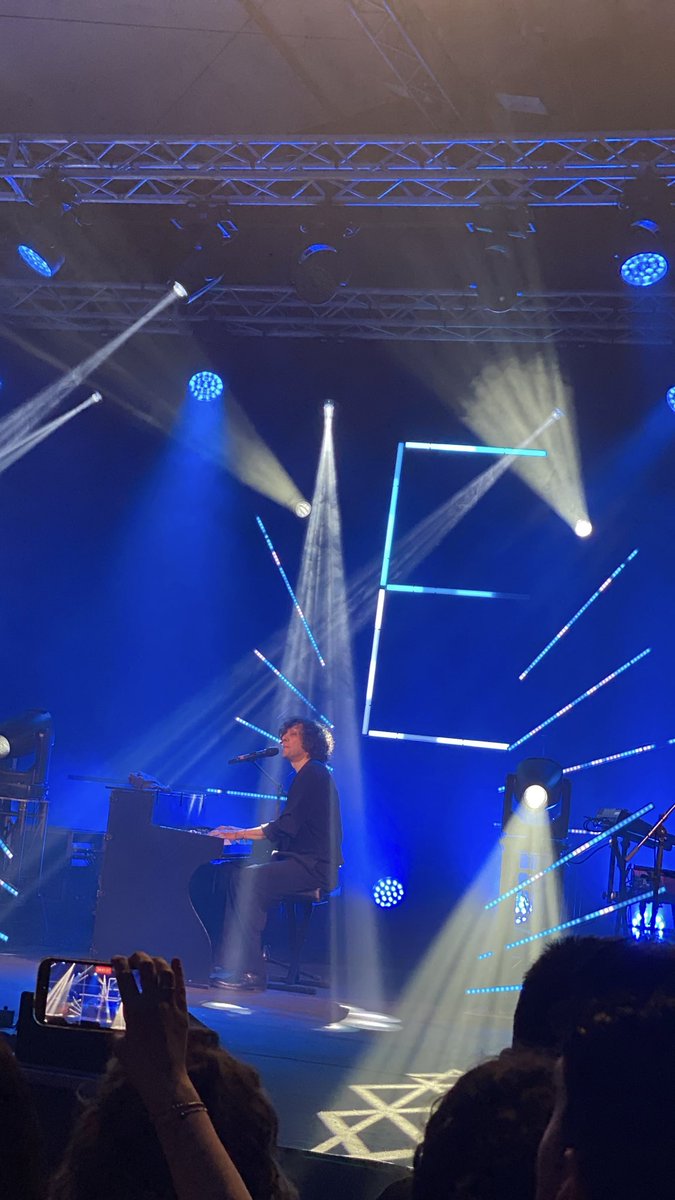 _Mayn1's tweet photo. Che bello tornare dopo anni sotto al tuo palco 🥹 è stato sicuramente diverso ma sempre e comunque casa, come se non fosse passato nemmeno un secondo 💙 #napoli @MetaErmal https://t.co/0e28lvACQT