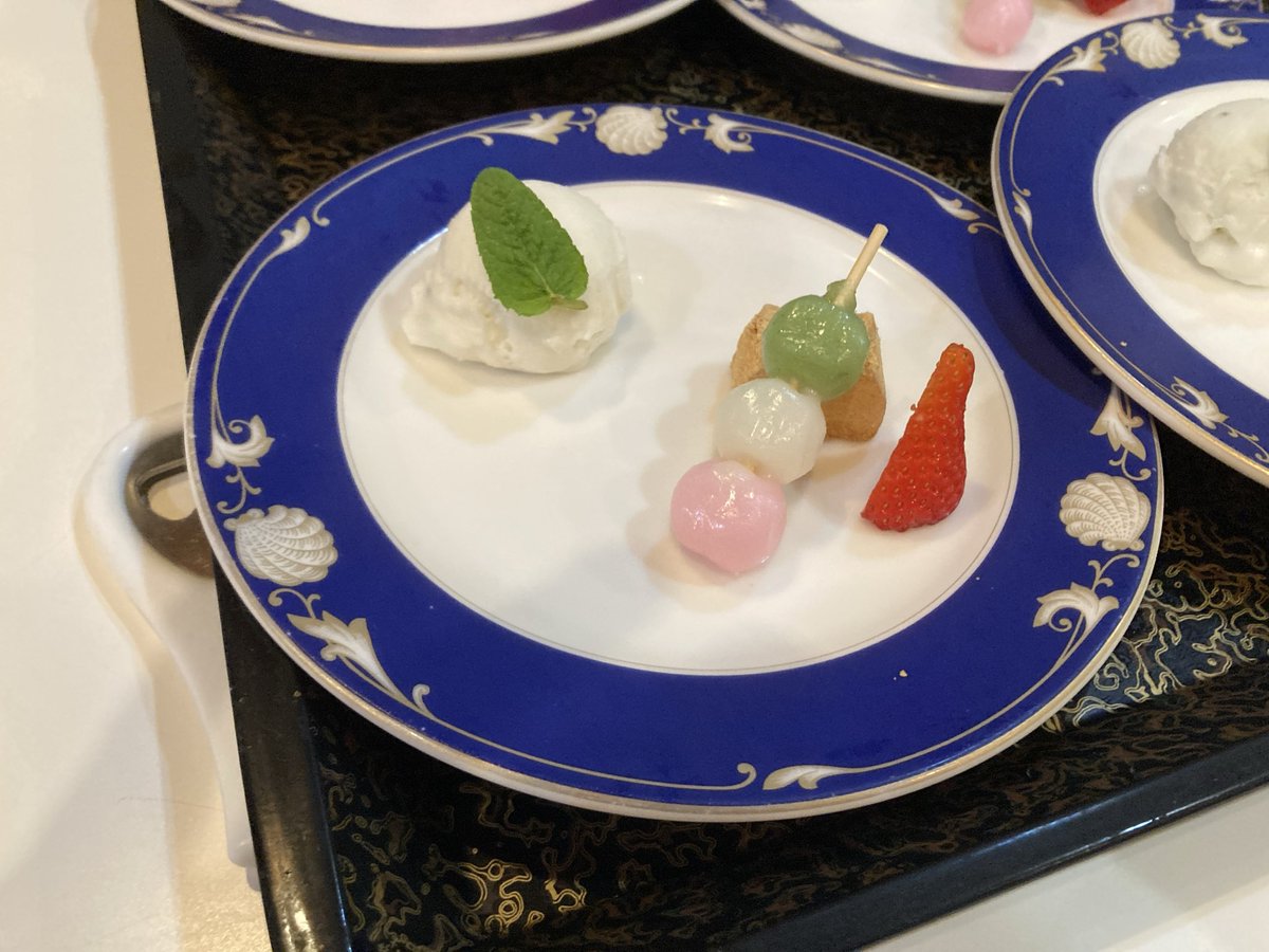 Shingo_Onsen2's tweet photo. 宴会がありました。
料理の一部をご紹介します。
お造り、鰆の柚子醤油焼き、天麩羅、そしてデザートです。アイスはキャビアアイスです。
食べてみたいと思われたなら、ご予約をお願いします。 https://t.co/SHgoZIGbnw
