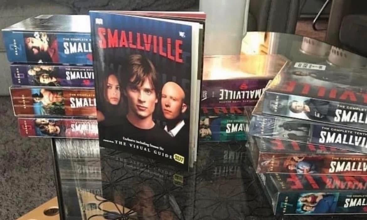 levar_ms's tweet photo. Sometimes #selfcare is exercise and eating right ,Sometimes it's spending time with loved ones or taking a long nap. And sometimes it's watching an entire season of Of #Smallville in one weekend while you lounge around in your pajamas. Whatever soothes your soul. #mentalhealth https://t.co/0pPZp4WnqP