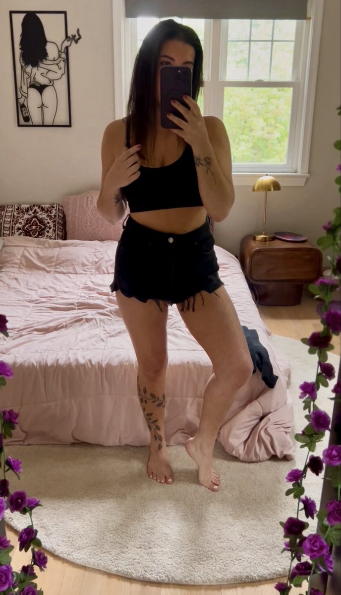 Miss Rose 🥀 tweet media