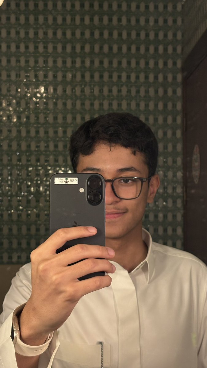 Bn7_rip's tweet photo. يومٌ يخلّد بالذكرى ♥️

فكم من كُربةٍ أبكتْ عيونًا
فهوّنها الكريمُ لنا فهانتْ
وكم من حاجةٍ كانت سرابًا
أراد اللهُ لُقياها فحانت
هي الدنيا لنا فيها شؤونٌ
فإن زيّنتها بالصبر زانتْ https://t.co/Xri9Ai6O3J
