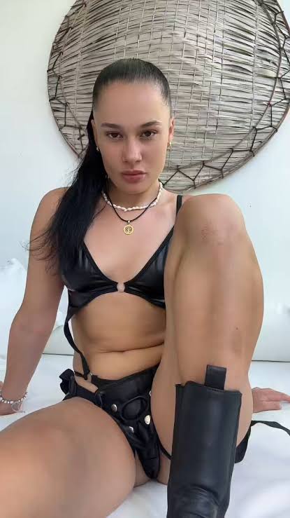 goddessnancy231's tweet photo. Be owned by me goddess Nancy 😘😘😘😘 https://t.co/Q16lJZvFns