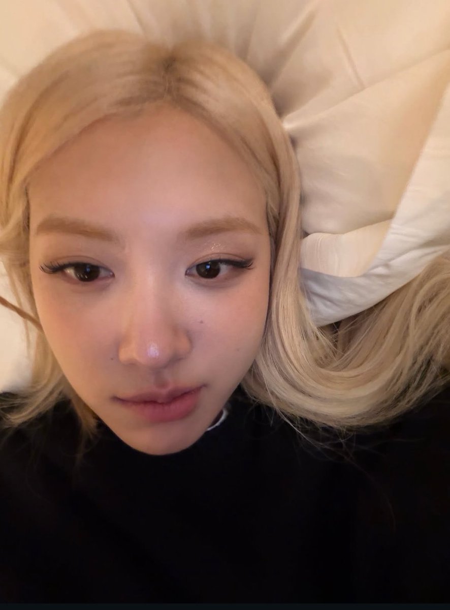 rosé pics tweet media