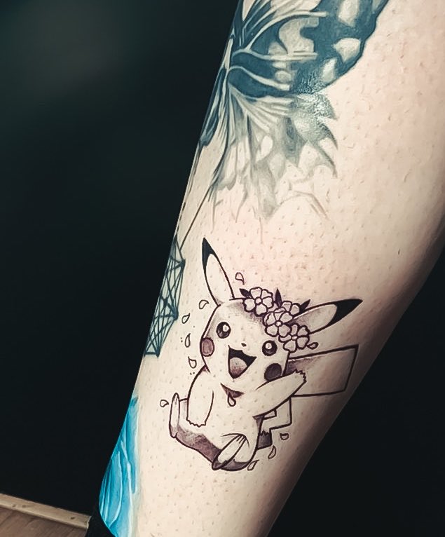 DREVASSA's tweet photo. Eu / Pokémon que tenho tatuado https://t.co/256V6zCwXV