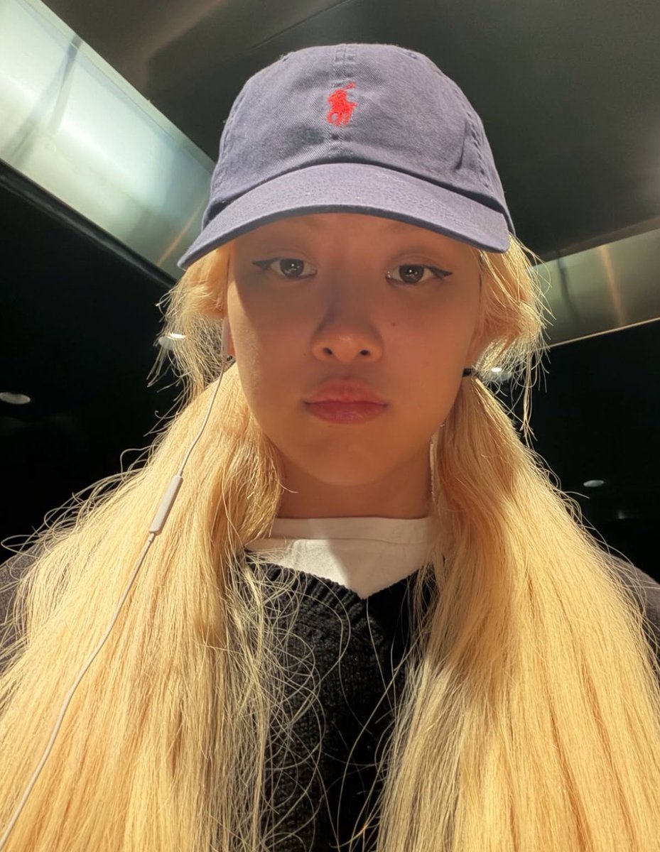rosé pics tweet media