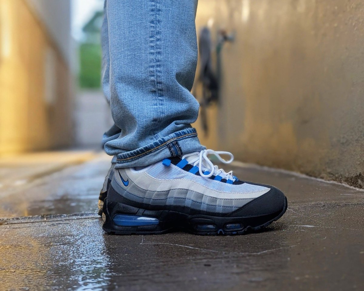 airmaxtrin's tweet photo. #kotd AM 95 Blue Spark https://t.co/otUvdGtdp9