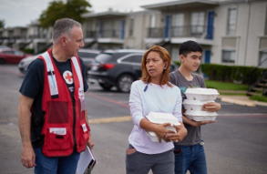 RedCrossIL's tweet photo. Imagine losing everything in an instant. That's the reality for many families facing disaster. The American Red Cross brings food, shelter, and support when it’s needed most. #MealsWithMeaning 
$80 provides a full day of meals for a family of 4. Visit: https://t.co/lNZW4WDTk2 https://t.co/xBR0QvgARP