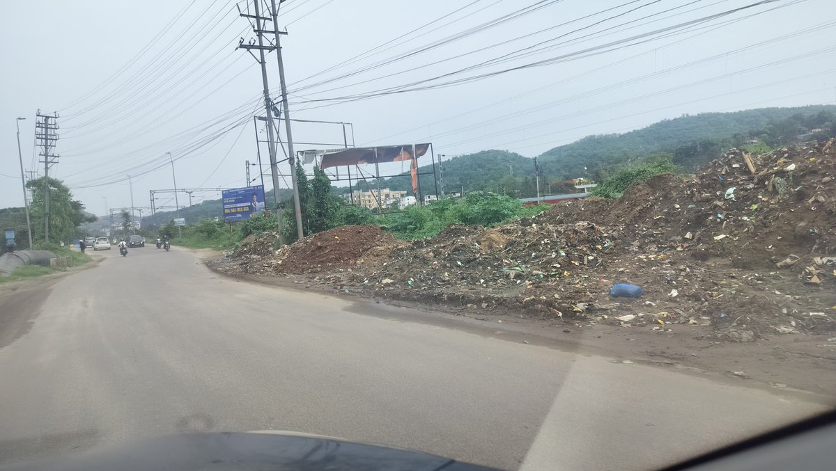 13utpal's tweet photo. @gmc_guwahati @CMOfficeAssam @SwachSurvekshan @SwachhBharatGov @MoHUA_India @mrigen_sarania @jayanta_malla Road block by dumping mud creating heavy water lodge, near Noonmati petrol pump https://t.co/W7jMMQan8c