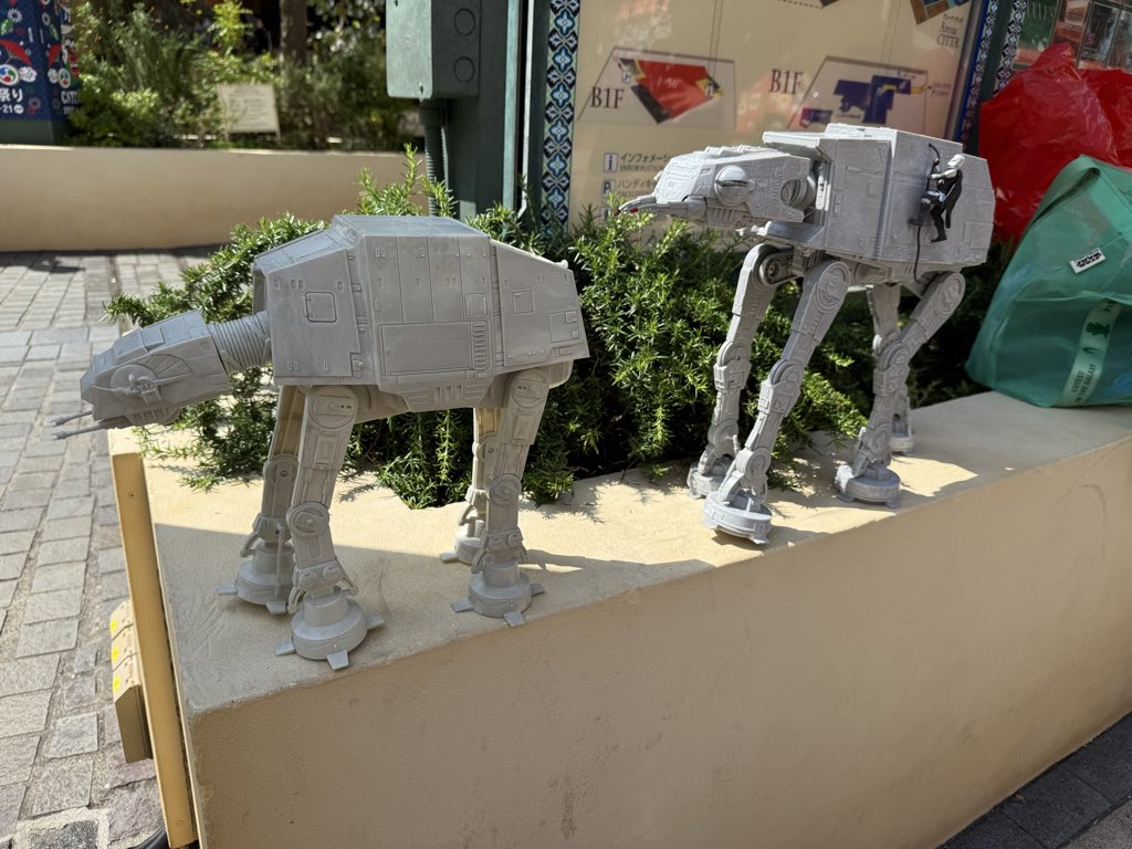 slavee6's tweet photo. 新旧揃い踏み
#starwars#starwarsfan#ATATpopcornbacket https://t.co/eSdrCC2oP0