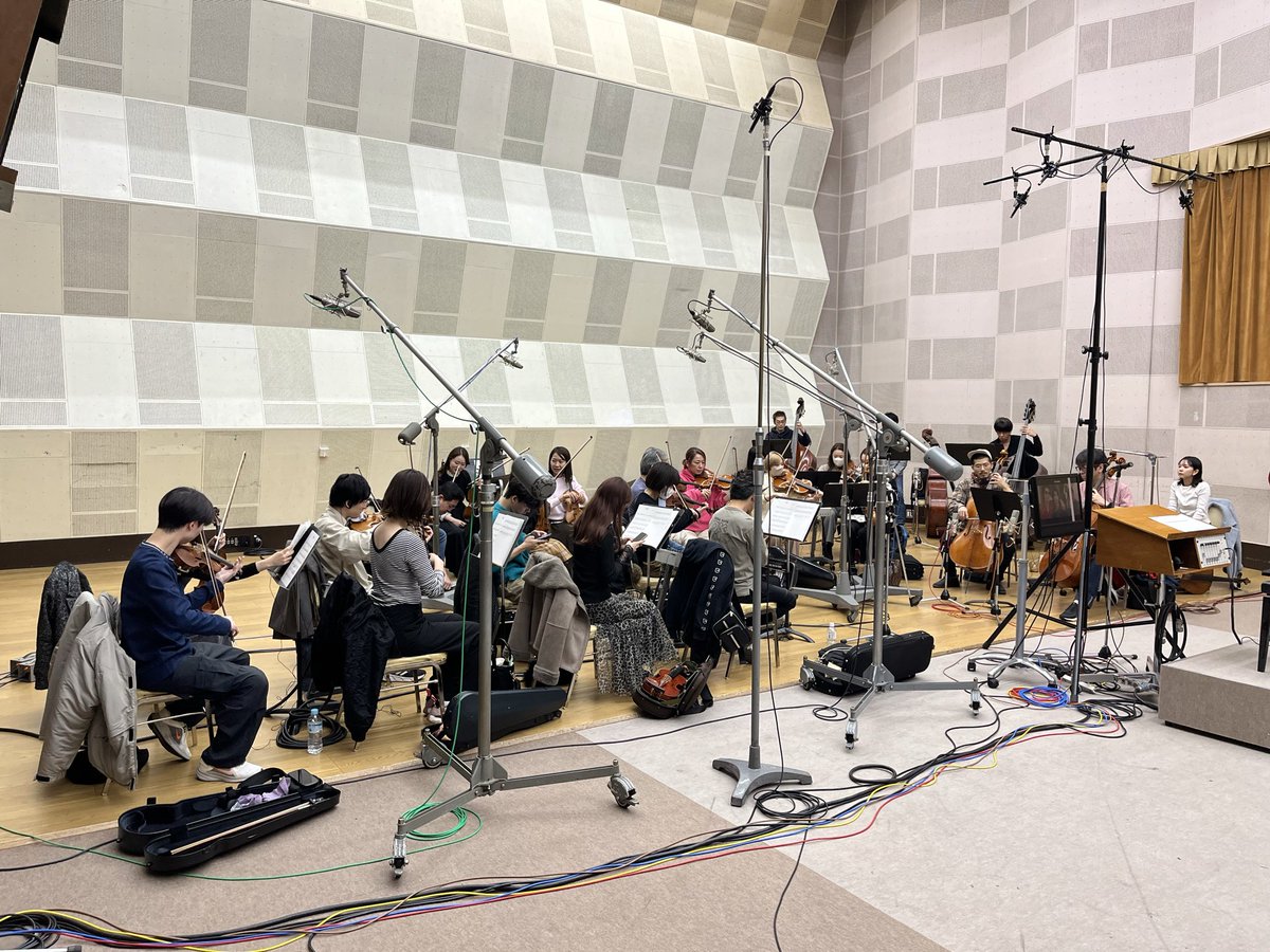 yohei_fairwind's tweet photo. 録音には #真部裕 ストリングスの皆さまとユーフォニアムの #外囿祥一郎 さんにご参加頂きました。鋭利な切れ味とバディのエモーションが折り重なり、そして最高に熱いシーンで外囿さんの素晴らしい音色が響き渡ります。

#TOKYOBURST 
#水上恒司 #ユンホ
#オムギジュン #福士蒼汰
#内田英治 #小林洋平 https://t.co/p0qIJuCMRO