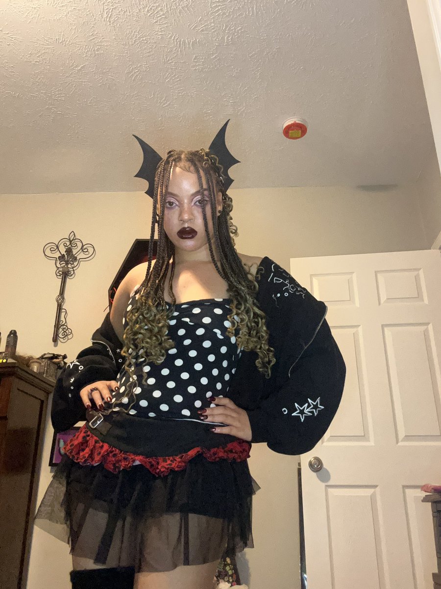 vampcherub's tweet photo. The birthday look (it was two weeks ago) https://t.co/jMPkO654jz