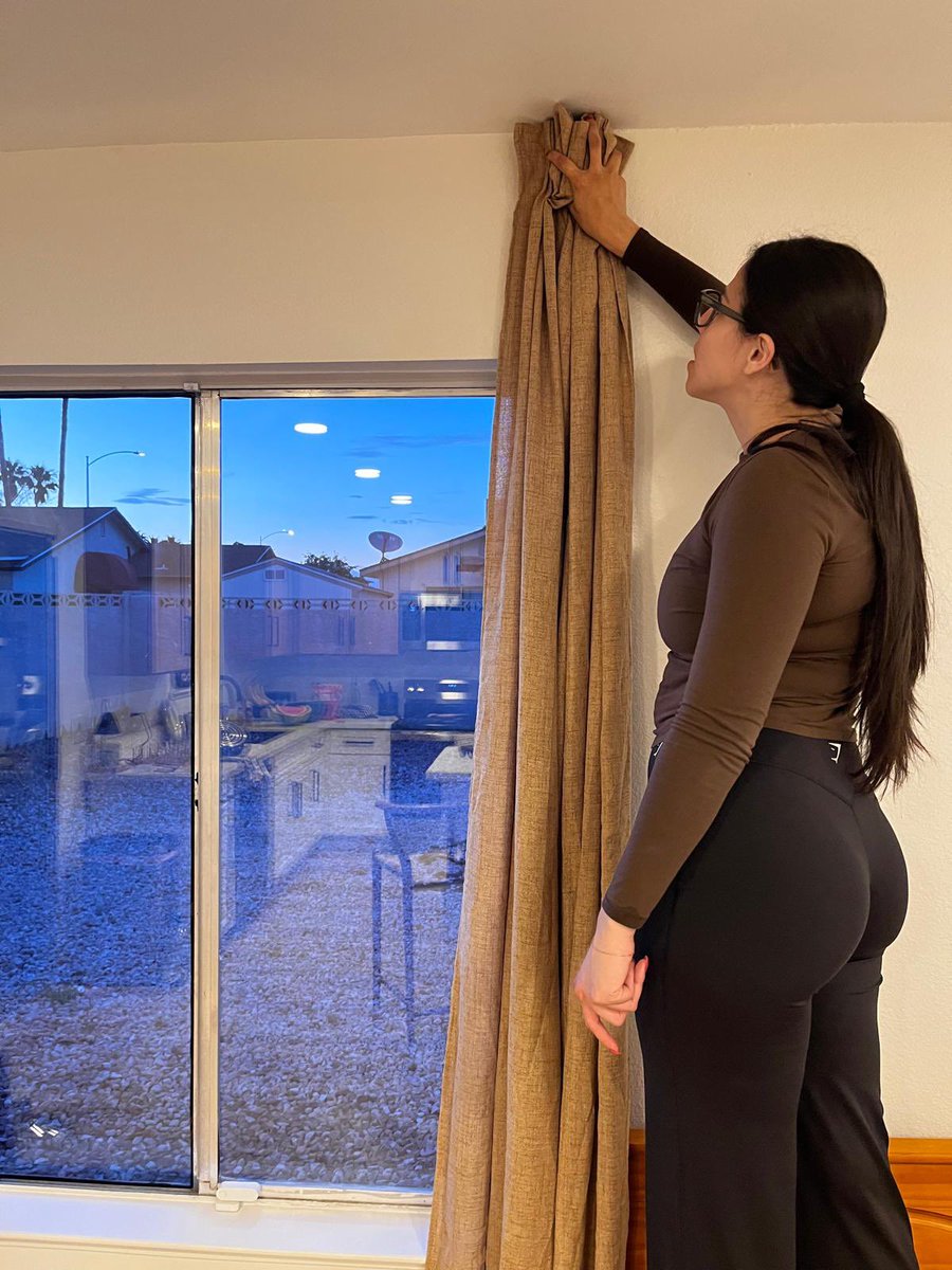 ashyeet's tweet photo. i told my man can you take a picture i want to see what the curtains will look like and this is the photo he takes 😭 https://t.co/BpXyobYkbK
