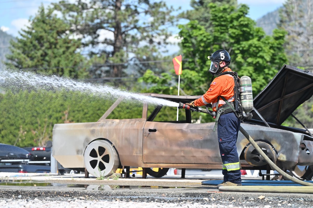 MA_BC's tweet photo. Six surface and three-person first aid teams put their best foot forward for day two of the 68th Mine Rescue & First Aid Competition in Penticton.

Just some of the simulated tasks included:
🧯Tackling a dumpster fire full of oil and fuel-soaked rags, a diesel spill
🚑Rescuing a severely injured worker from a truck
⛑️Saving a worker who fell 9 feet while changing a pulley system belt
🚗Managing a car accident, involving the operator to be extricated
☣️ Treating workers exposed to carbon monoxide

The competition is a powerful reminder that safety in mining goes far beyond protocols — it’s driven by highly trained people who are ready to respond when it matters most.

A huge thank you to the participants, judges, organizers, volunteers and supporters who helped bring another successful event to life and showcased the strong safety culture across BC’s mining industry.

Stay tuned for the winners of each category!

#BCMining #MineRescue #MiningSafety #FirstAid #BCMiningMonth